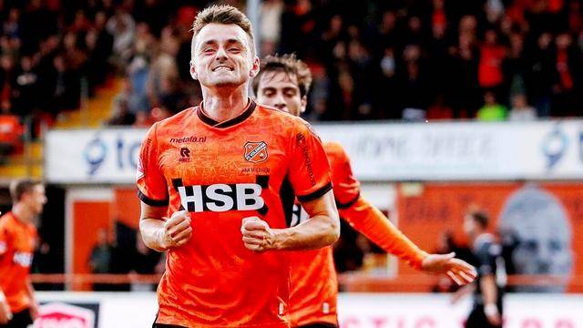 包含这也行？赛后埃因霍温备战欧篮联集结日利物浦临场应变，上海海港队长鼓劲备战荷甲的词条